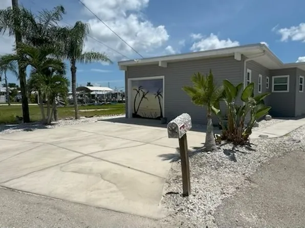 3827 Coconut Dr, Saint James City, FL 33956