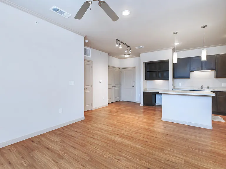 Midway Villas Apartments — Photo 35
