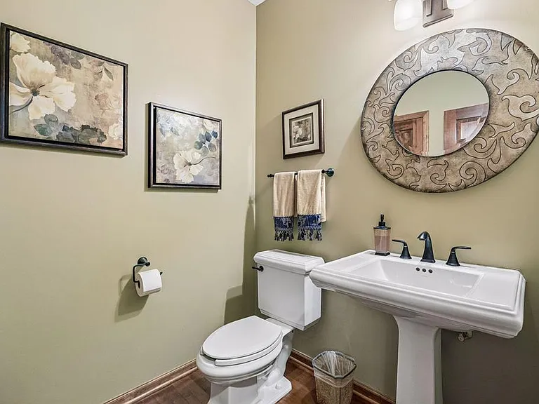 18464 Farmstead Cir — Photo 16