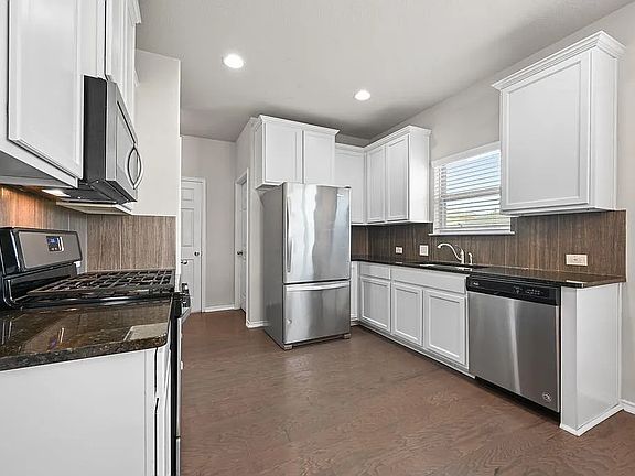 3rd image of 209 Noddy Rd