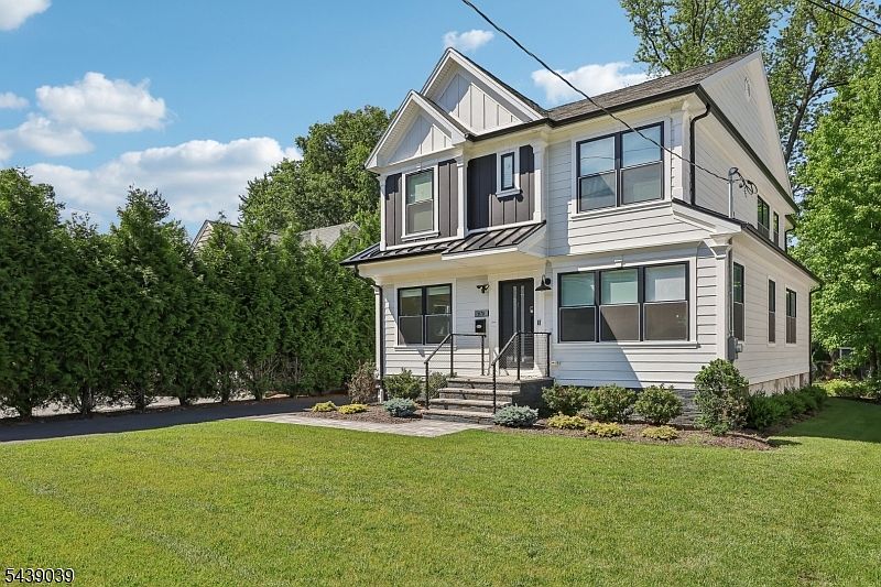 1st image of 676 Ridgewood Rd