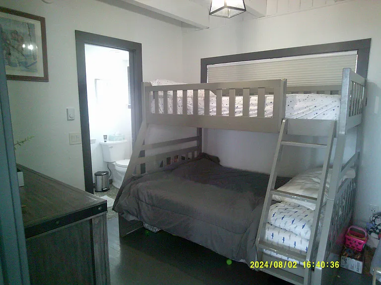 131 Beach Dr — Photo 16