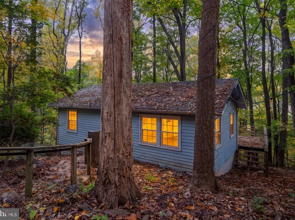 487 Freeze Rd, Linden, VA 22642