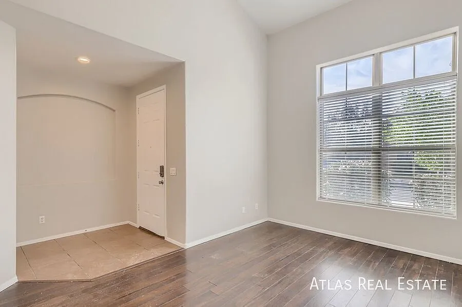 Stunning 2 Story 4 Bed 3.5 Bath with Loft! - Granite Counters - Stainless Steel Appliances - Avai... — Photo 4