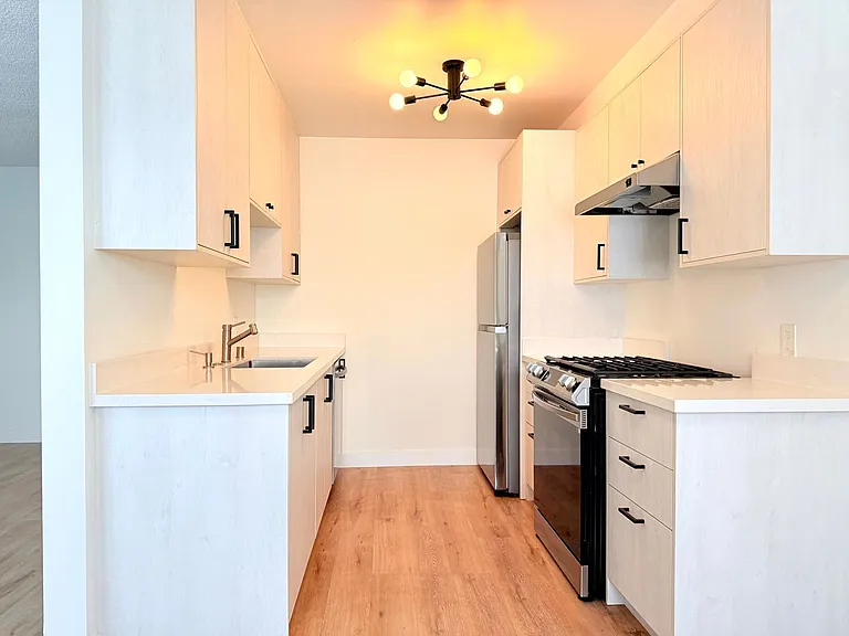 119 - 121 N Hillcrest Blvd — Photo 10