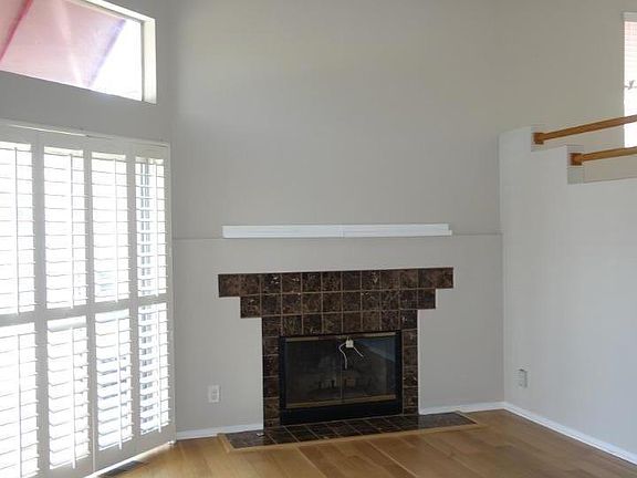 4th image of 1 E Court Ln
