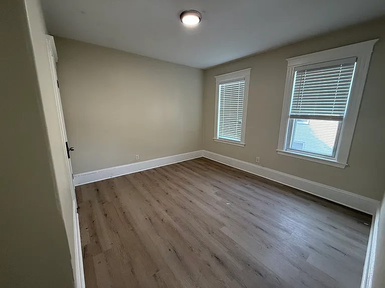 48 Oxford Ave #2 — Photo 8