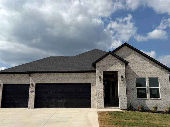 2497 N Glenmoor Dr, Fayetteville, AR 72704