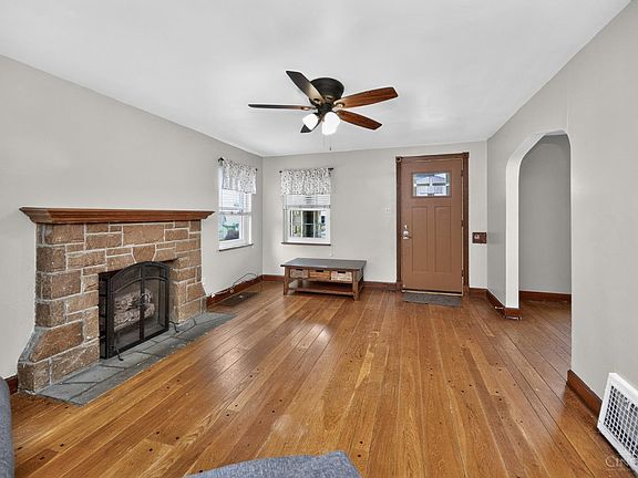 4th image of 2169 Glenside Ave