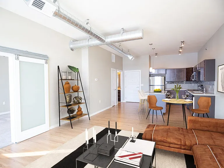 Phillips Avenue Lofts — Photo 2