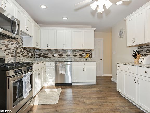 4th image of 407 N Brookshore Dr