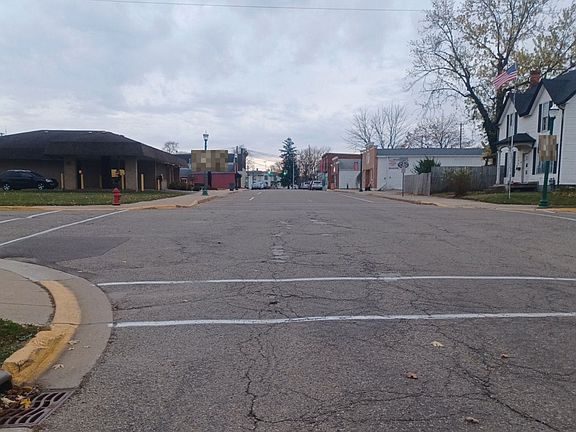 4th image of 210 W Main St