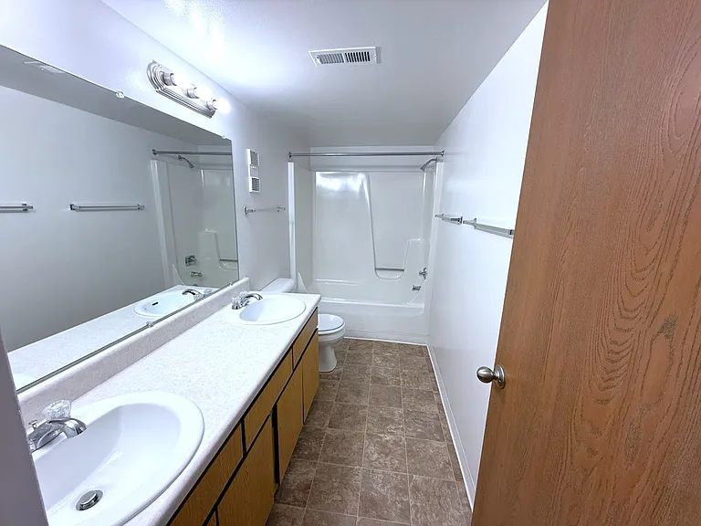 Charter Oaks Apartments — Photo 208
