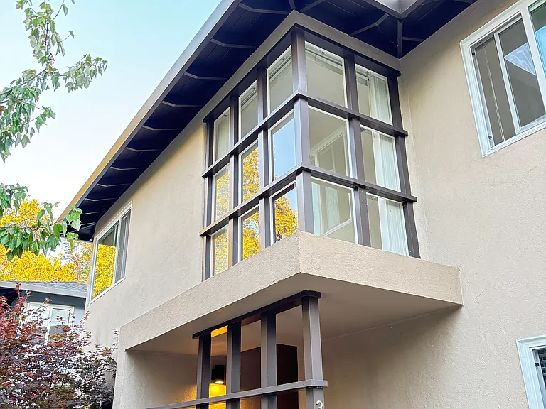 Apt#3 is on 2nd floor thru stairway
