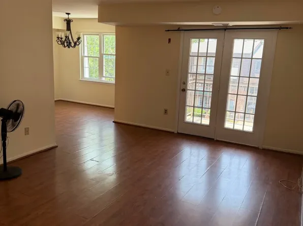 309 Green Hollow Dr Unit 309, Iselin, NJ 08830