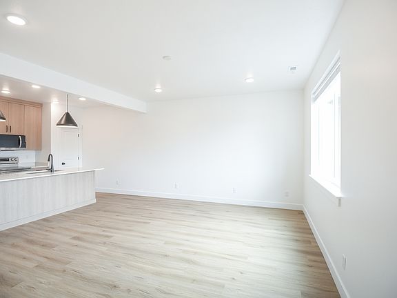 3rd image of 863 Altura Vista Ln