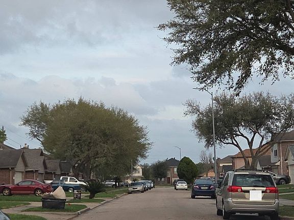4th image of 8826 Pecan Place Dr