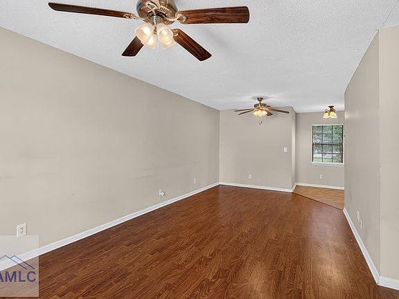 4th image of 251 Garden Cir