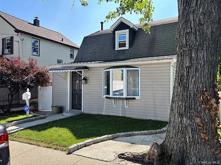 6 Alexander Pl — Photo 2