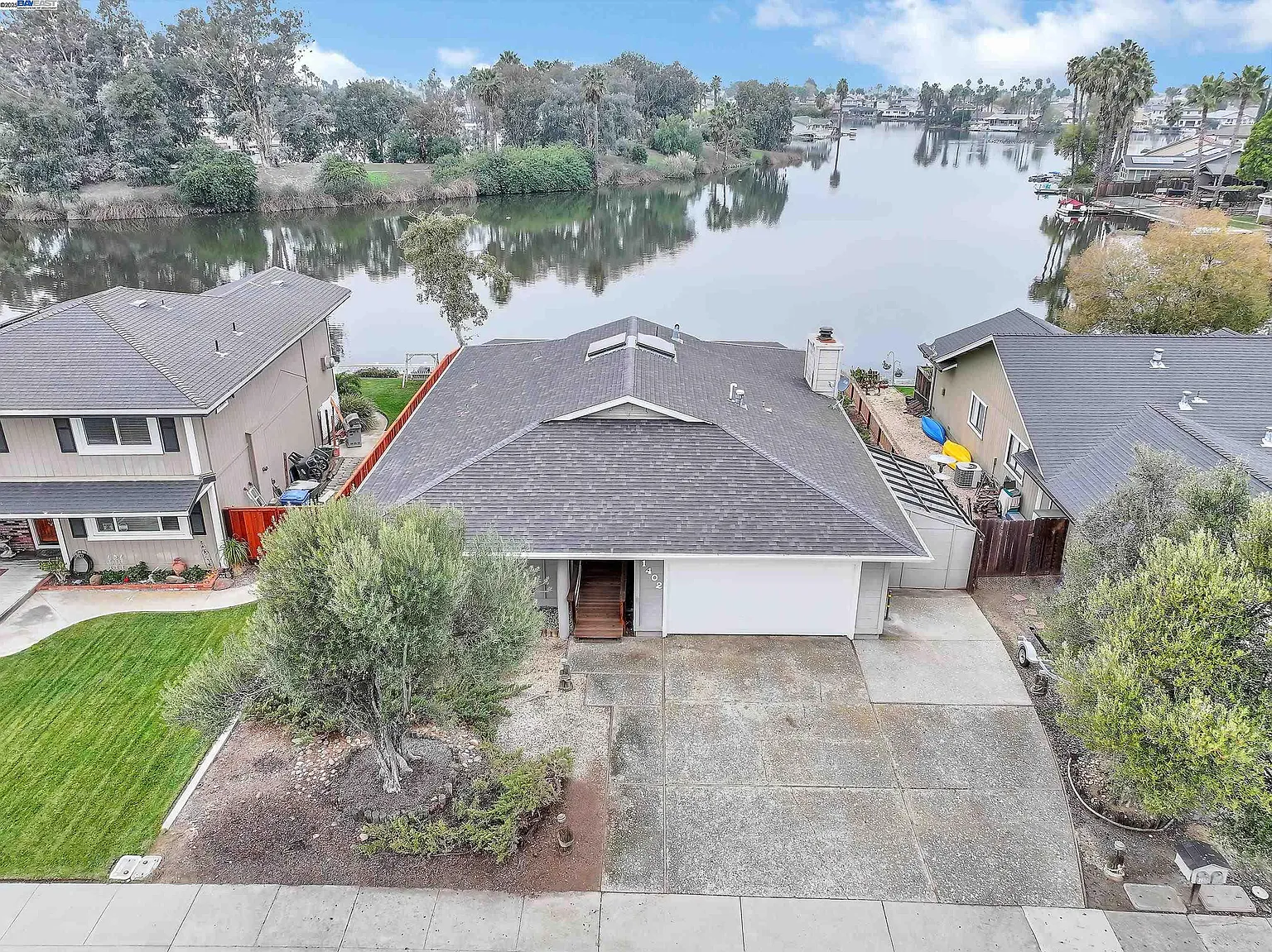 1402 Willow Lake Rd photo 1