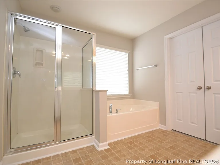 7830 Clover Creek Ct — Photo 28