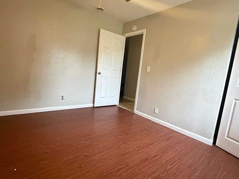 35 Saint Justin Dr — Photo 5