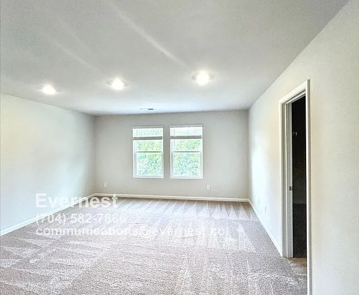 2108 Willow Glen Dr — Photo 9