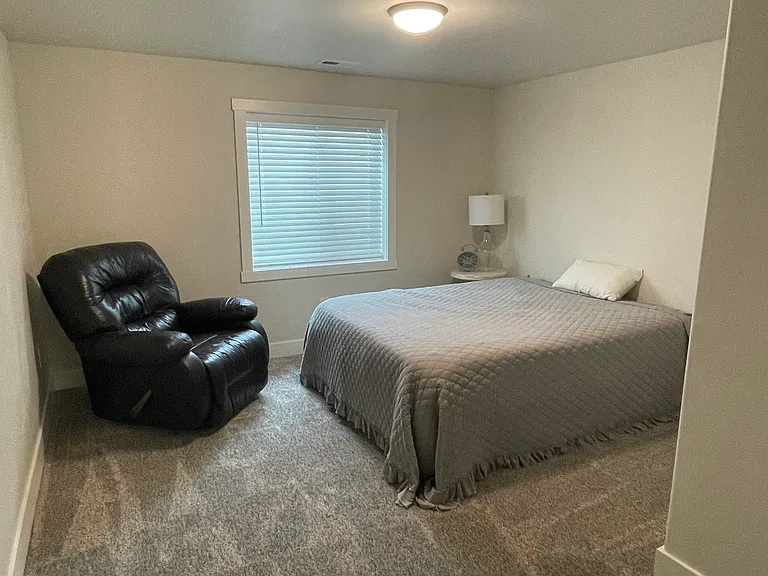 502 N 2420 E — Photo 10