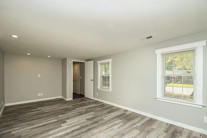 3 bed, 1.0 bath, 1126 sqft, $1,595 — Photo 2