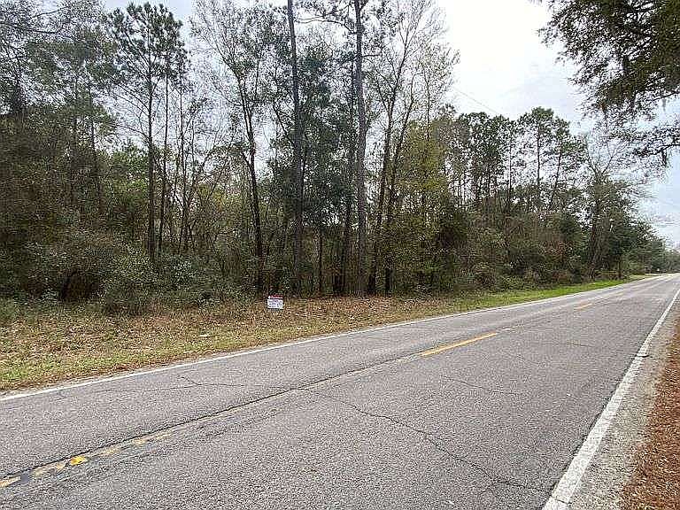2nd image of 1059 Lands End Rd