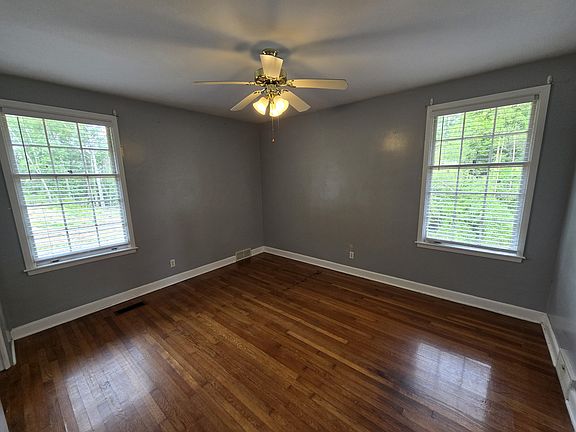 3rd image of 604 Highland Park Dr