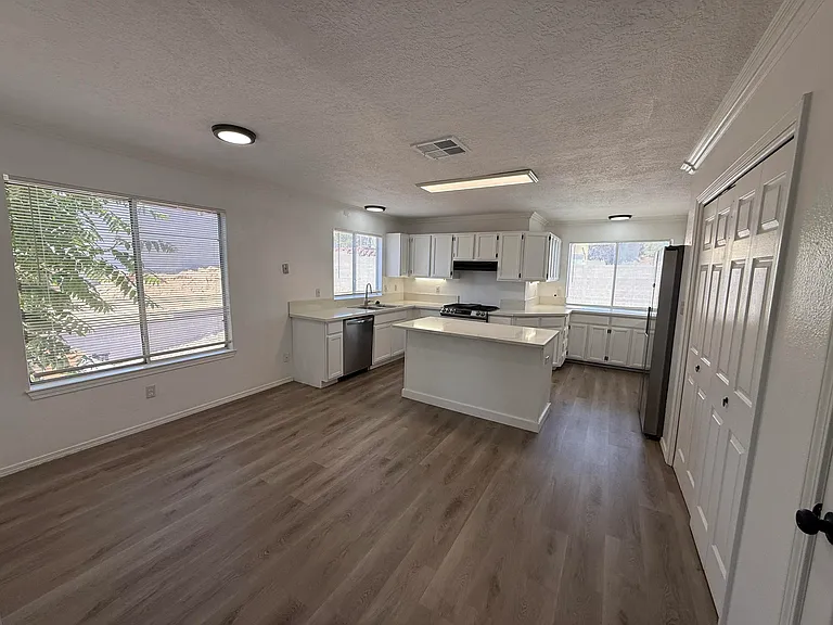 4808 Driftwood Ave NW — Photo 4