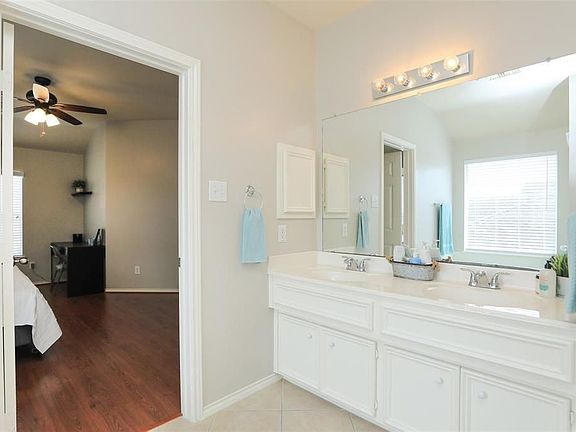 4th image of 11922 Fountain Brook Dr