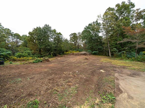 4th image of 160 Honeycutt Rd