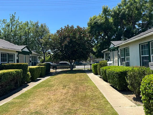 7026 Hazeltine Ave — Photo 11
