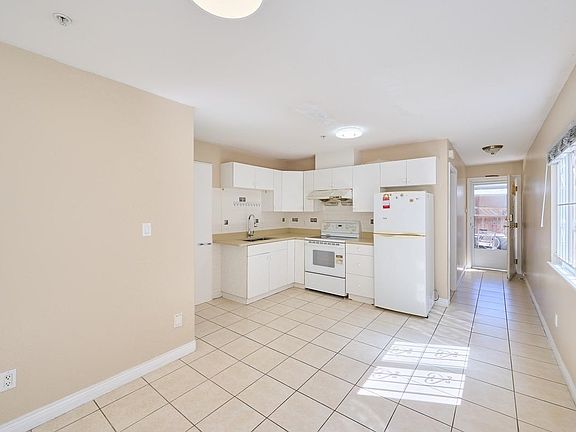 5th image of 2326 Charles St