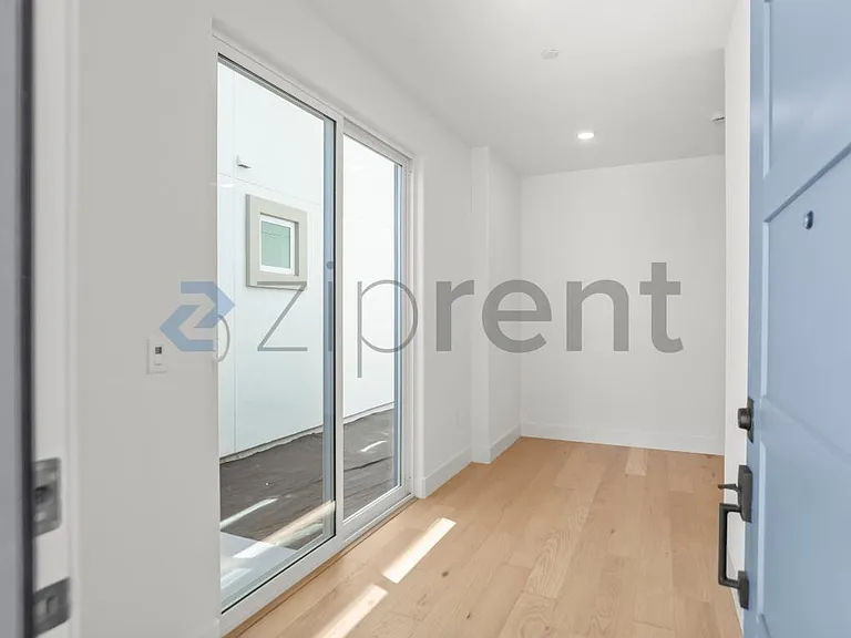 267 Llewellyn Ave — Photo 4