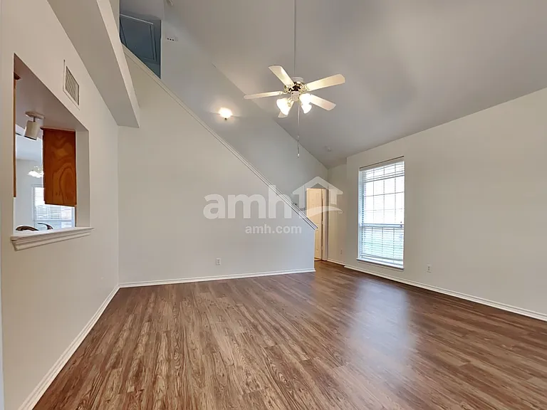 1481 Apenzell Ln — Photo 7