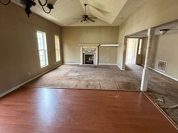 9th image of 117 N Railroad Ave