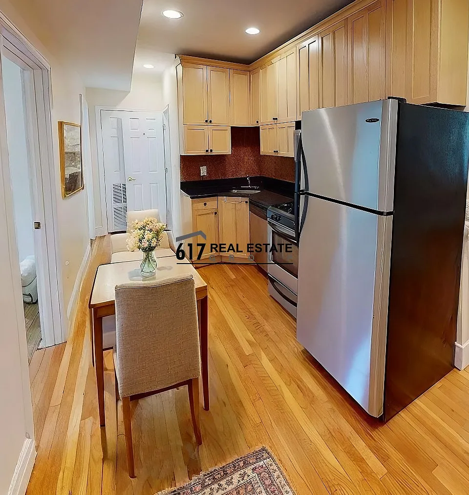 4 bed, 1500 sqft, $6,300 — Photo 3
