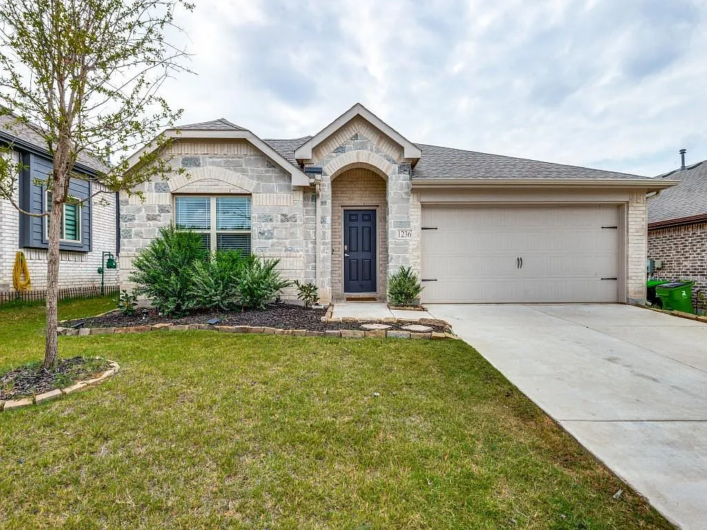 3 bed, 1674 sqft, $2,195 — Photo 1