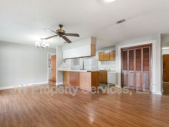 3rd image of 5036 Highland Dr