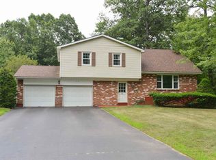 19 Vichy Dr, Saratoga Springs, NY 12866