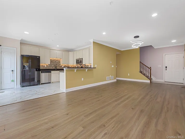 1115 Balsam Dr — Photo 9