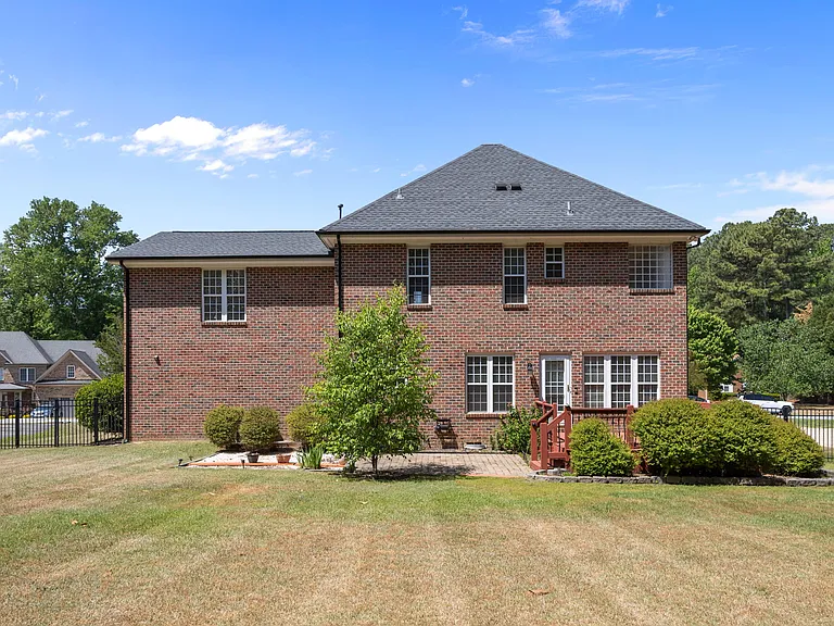 1325 Old Regent Dr — Photo 47