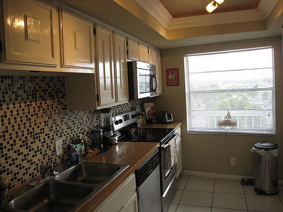 5th image of 155 Yacht Club Dr APT 402