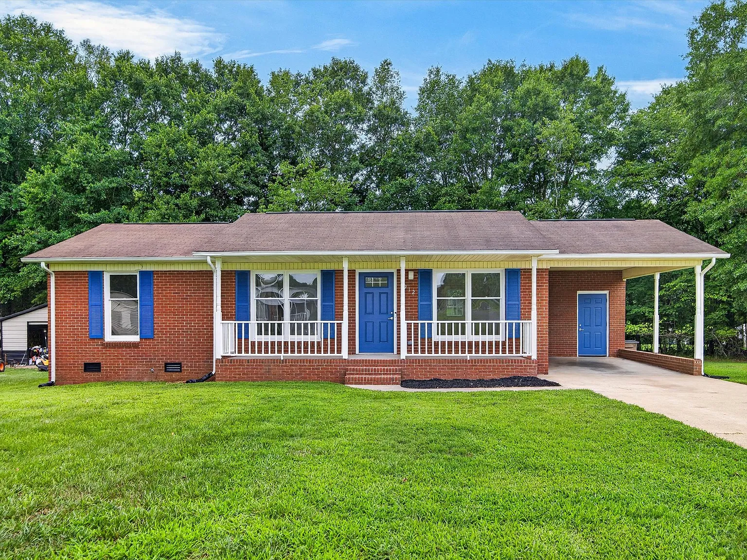 3 bed, 1.5 bath, 1061 sqft, $1,850 — Photo 2