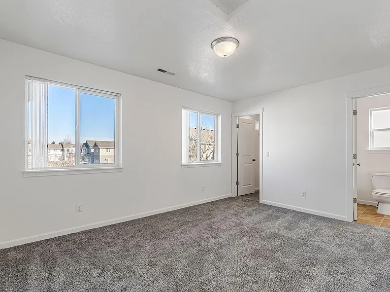 7761 Wyeth Ct — Photo 30