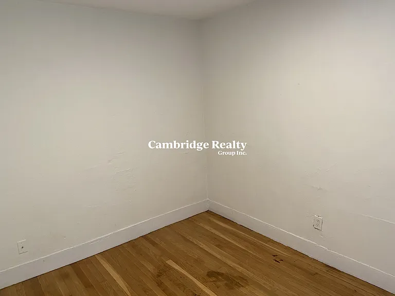 38 Newton St #2T — Photo 9