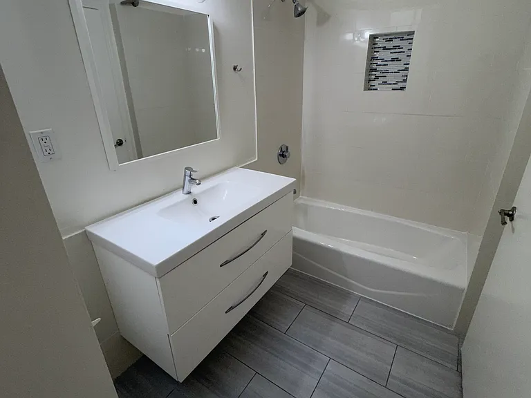 3192 W 7th St — Photo 11